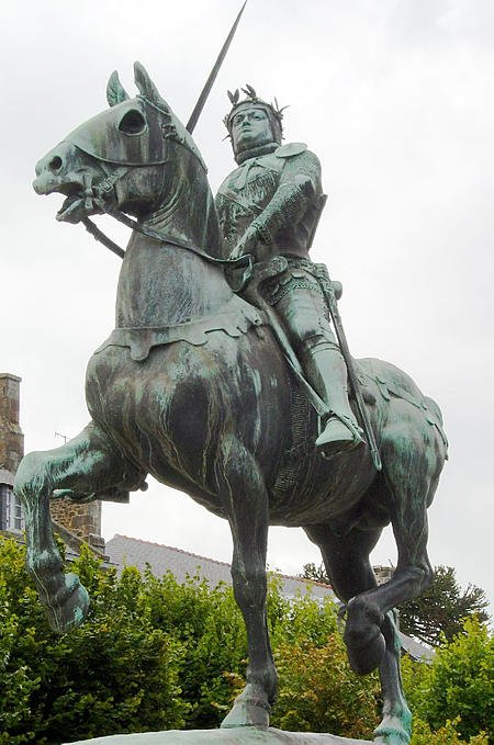 Photo: Statue of Bertrand du Guesclin the Constable of France
