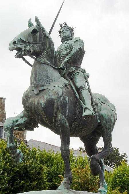 Photo: Statue of Bertrand du Guesclin the Constable of France